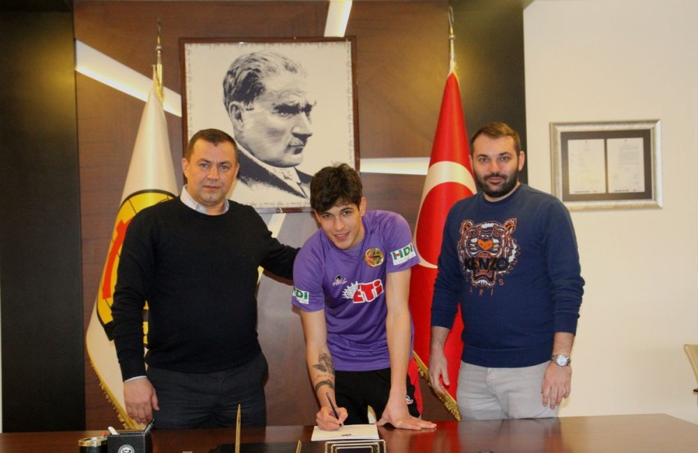 Kalecimiz Cengiz Alp Köseer ile sözleşme yeniledik