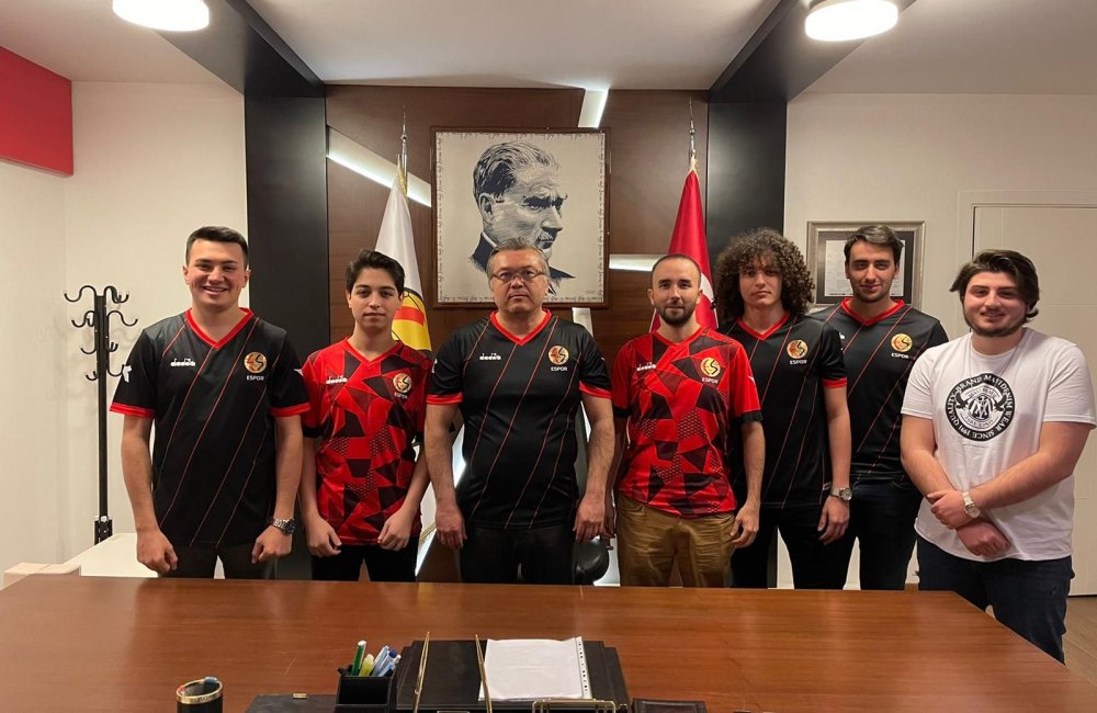 E-spor takımımızla bir araya geldik