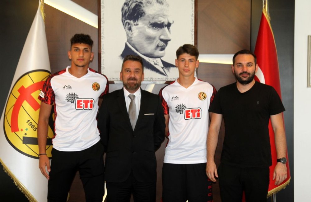 Eren ve Bartu profesyonel oldular