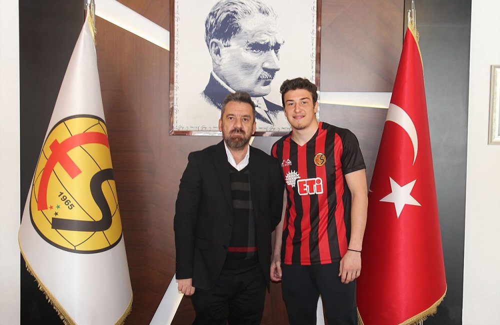 EFEHAN KAPTAN PROFESYONEL OLDU