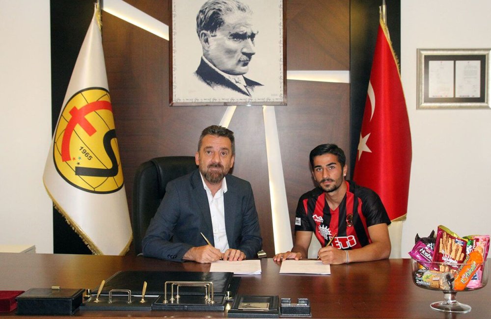 Cihangir Çağlıyan Profesyonel Oldu