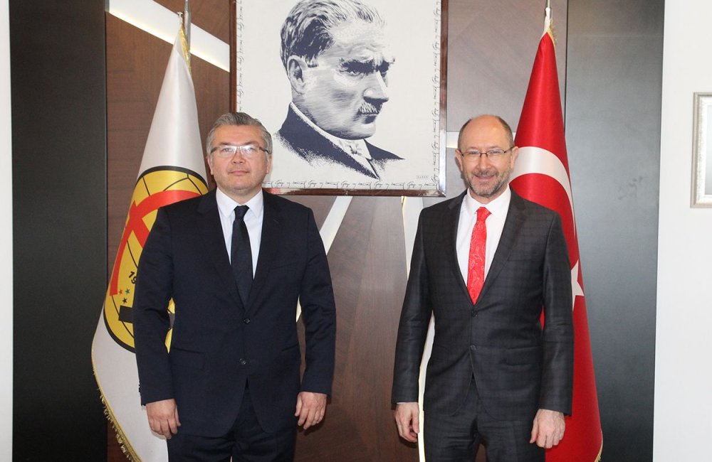 Anadolu Üniversitesi Rektörü Erdal’dan Kulübümüze 1000 Fidan Desteği
