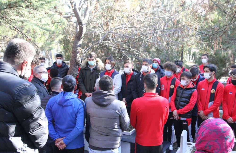 Sinan Alağaç'ı Sevgi ve Rahmetle Anıyoruz