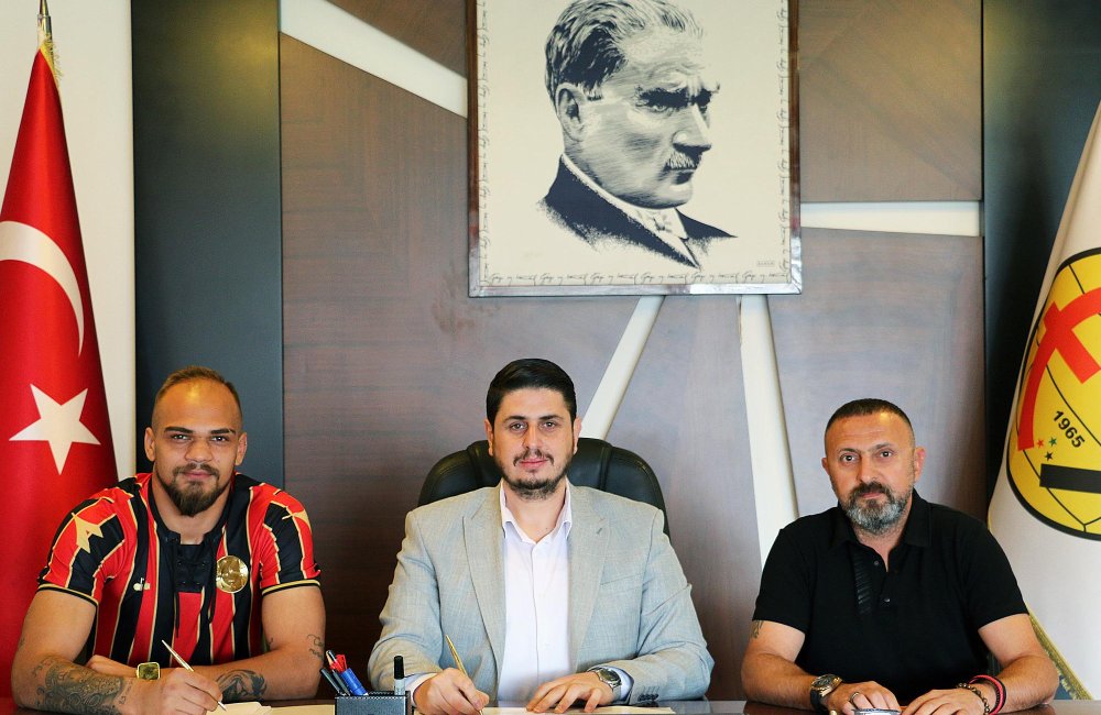 Kulübümüz İlksen Kuttekin ile Anlaşma Sağlamıştır.