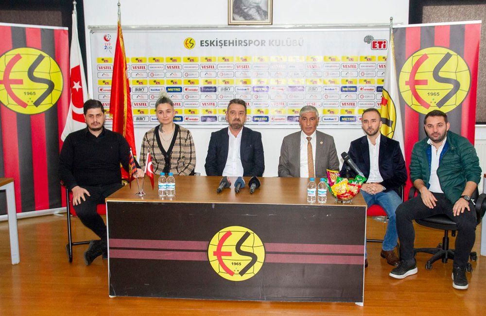 KADIN FUTBOL TAKIMIMIZ SAHALARA DÖNÜYOR
