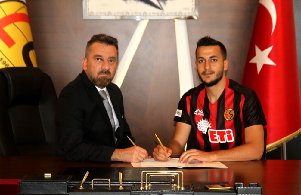 Futbolcularımız ile sözleşme yeniledik