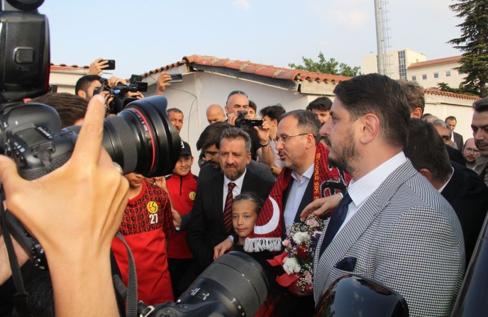 Gençlik ve Spor Bakanı Dr. Mehmet Muharrem Kasapoğlu’ndan Kulübümüze Ziyaret