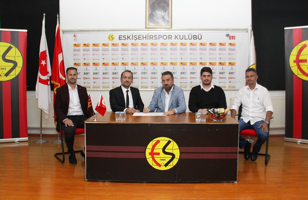 Kulübümüz, Teknik Direktör Emre Özbayer ile anlaşma sağlamıştır.