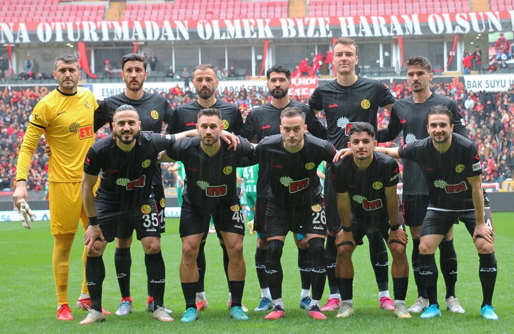 Eskişehirspor: 1 - Karbel Karaköprü Belediyespor: 3