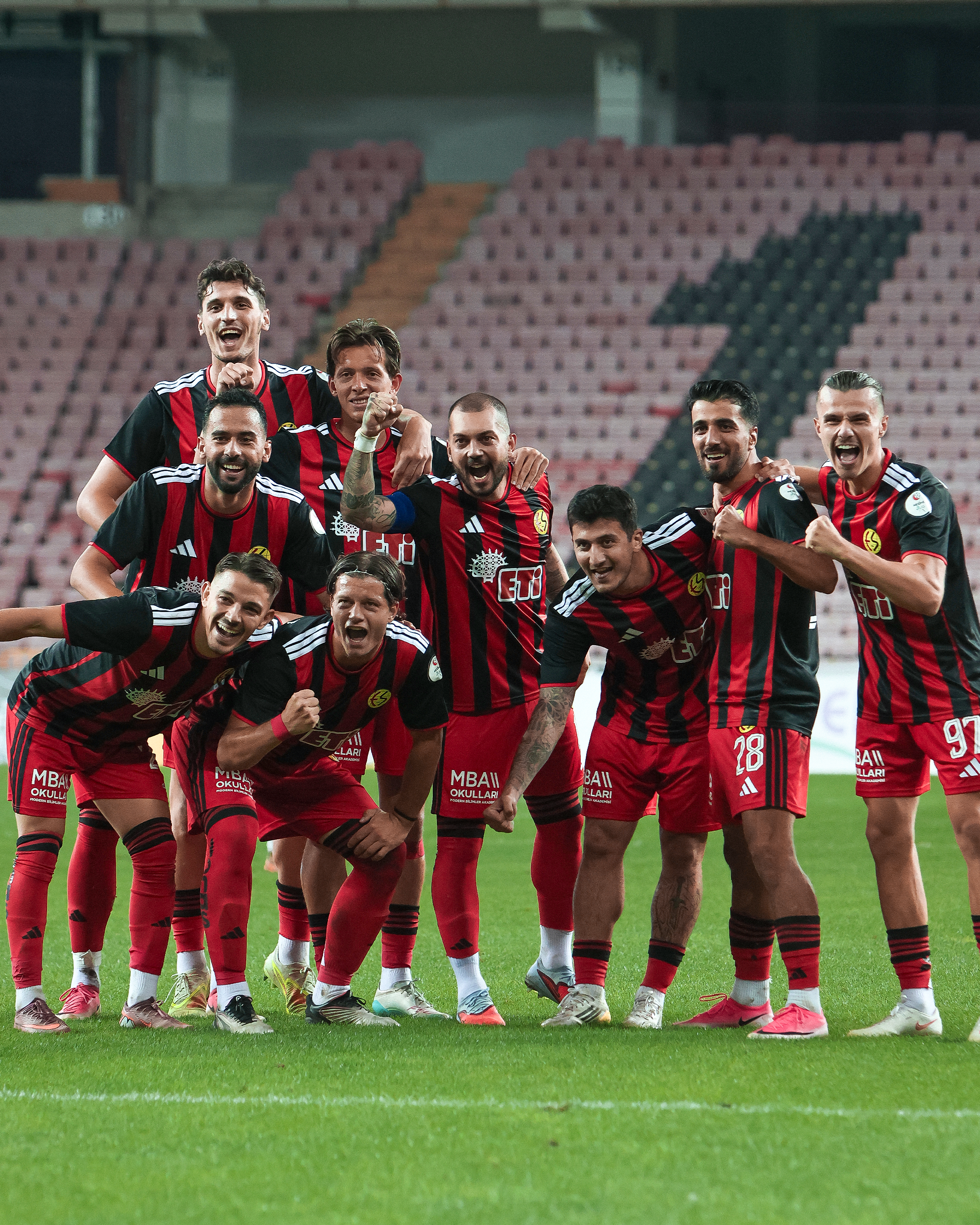 Eskişehirspor'umuz: 4 - Alanya 1221 FSK: 0