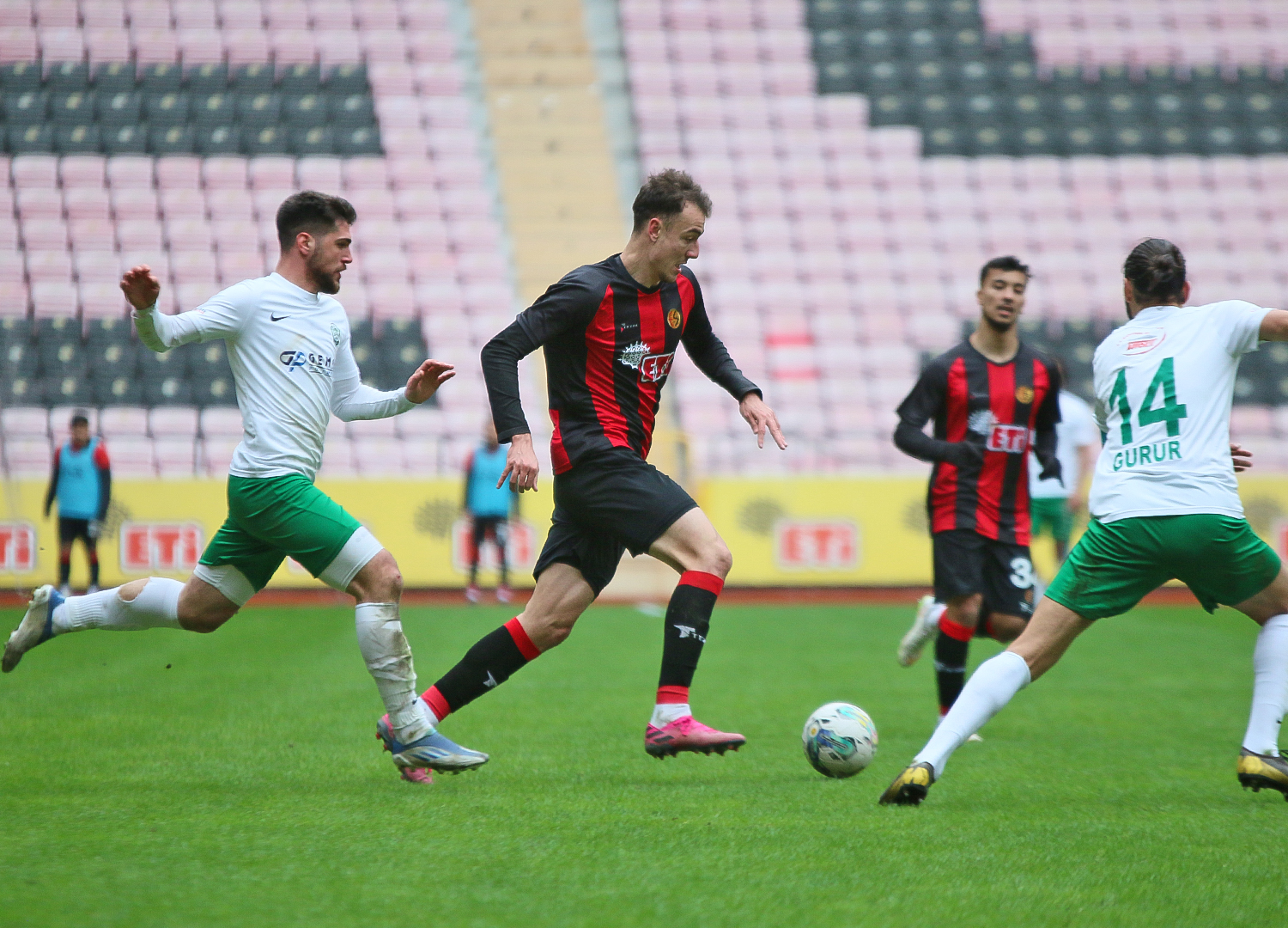 Eskişehirspor: 1 - Gema Polimer Şile Yıldız Spor: 1