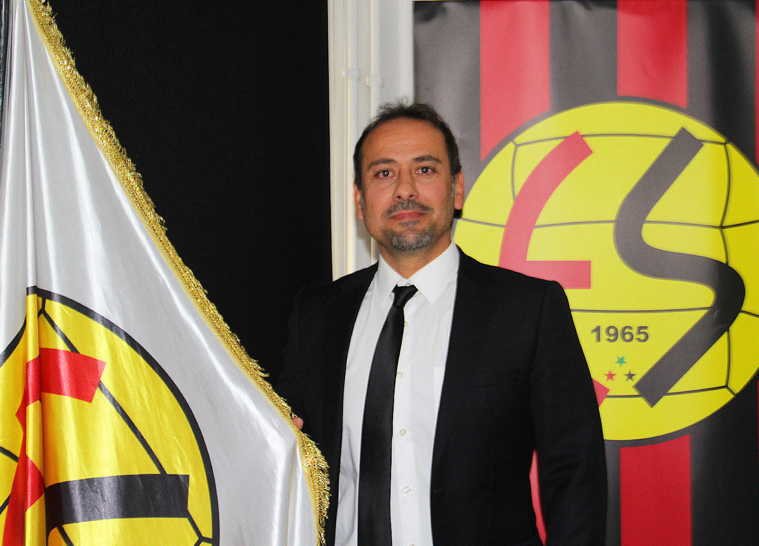 Kulübümüz, Teknik Direktör Emre Özbayer ile anlaşma sağlamıştır.