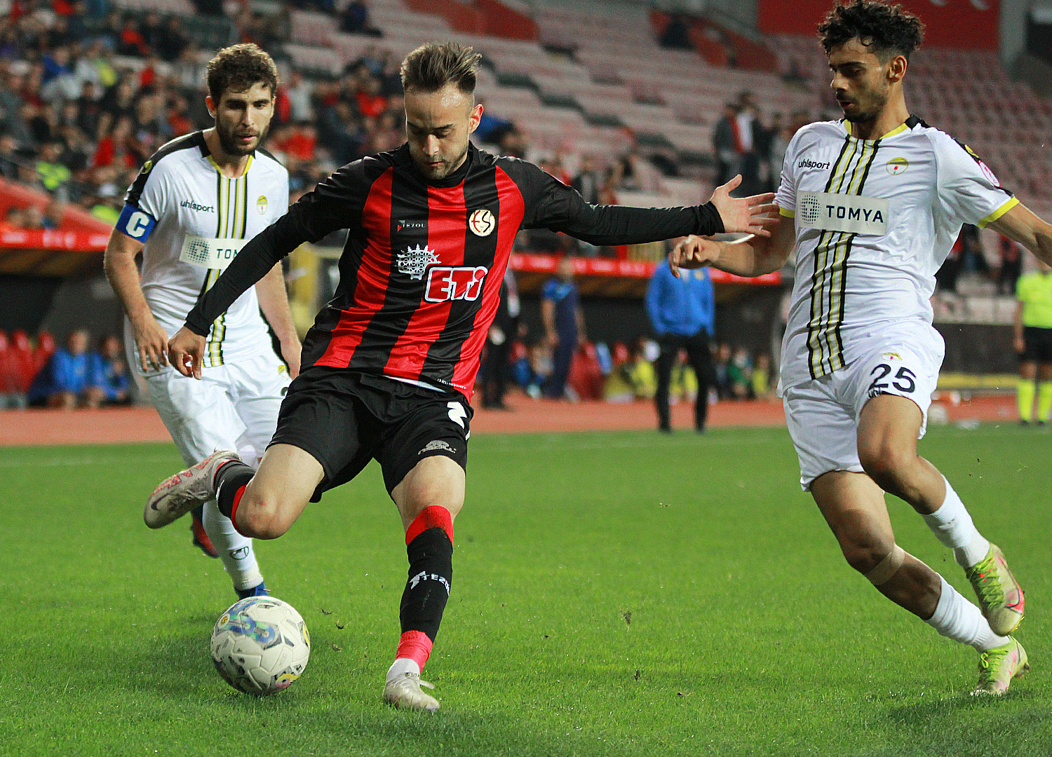 Eskişehirspor: 2 - Muş 1984 Muşspor: 3 (Ziraat Türkiye Kupası 2. Eleme Turu)